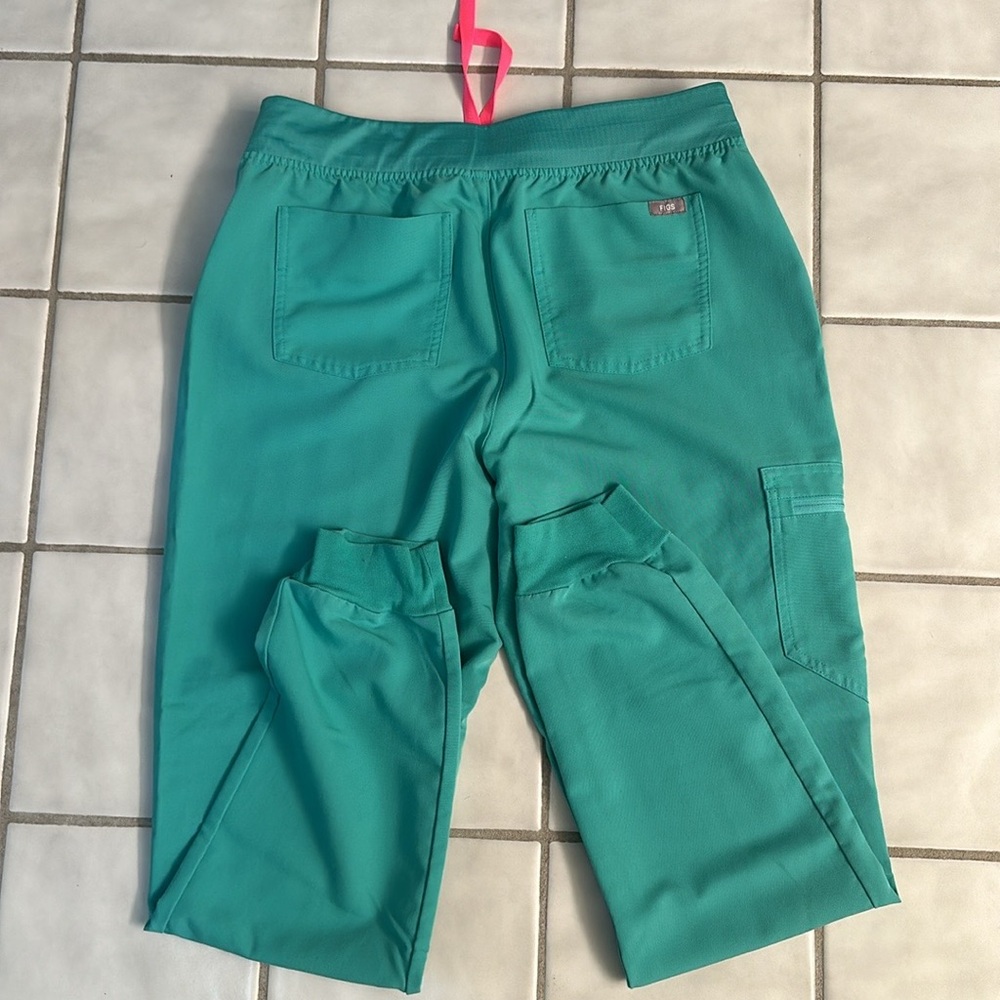 FIGS surgical green scrub pants